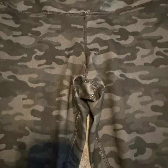 Evolution and Creation “The Brianna Legging” — Camo Ombre Print (Size M) - Picture 2 of 4